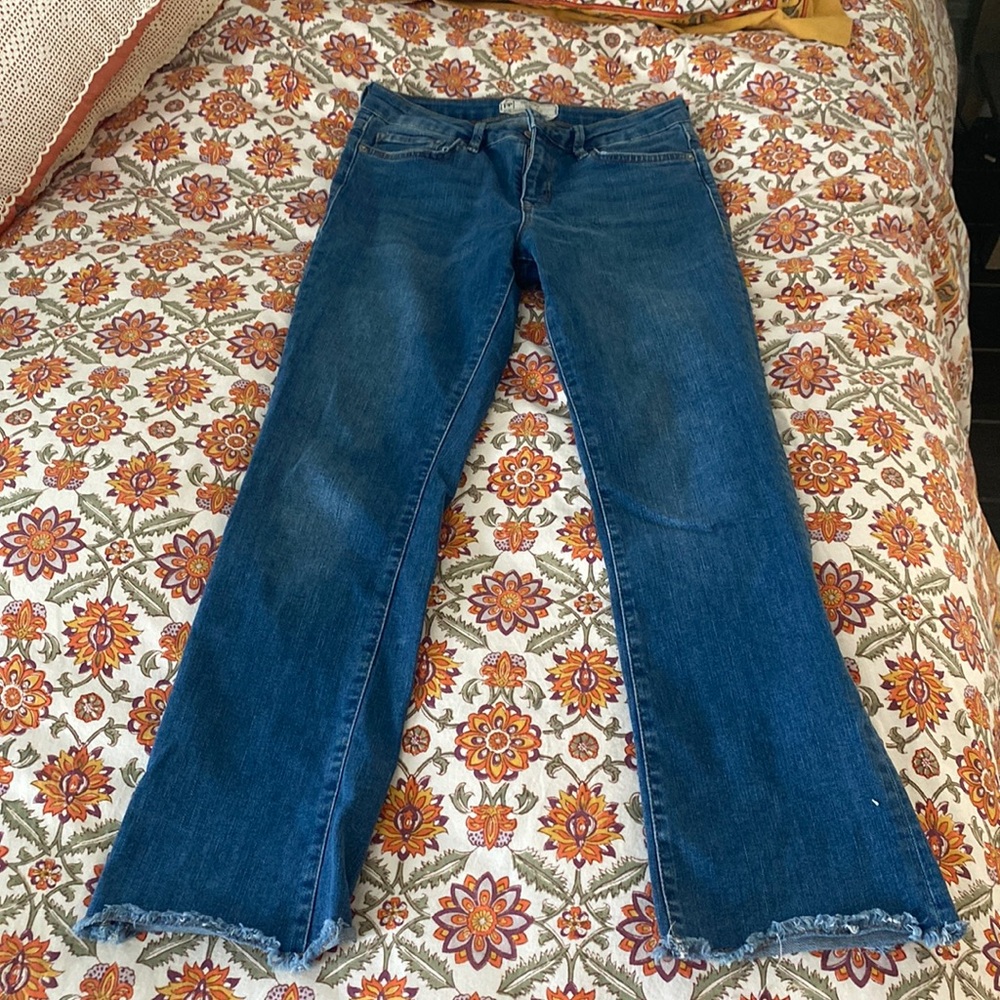 Mid rise free people jeans. Cropped length. Size 27 but fits like a 25/26.
